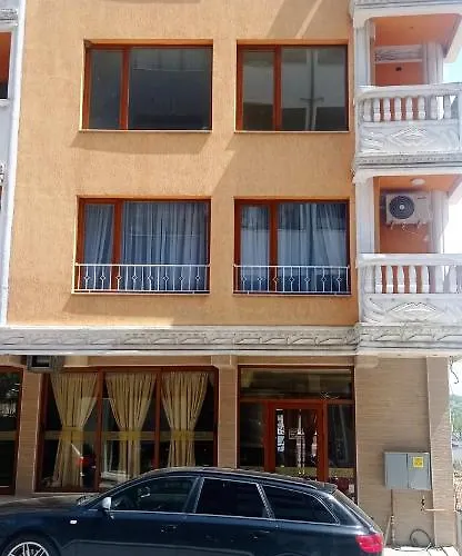 хотел-ресторант русаков * Szandanszki