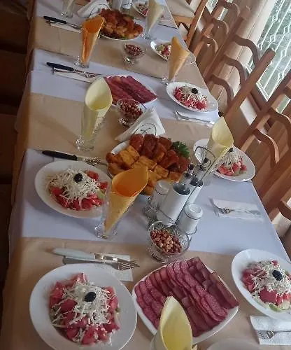 Vendégház хотел-ресторант русаков