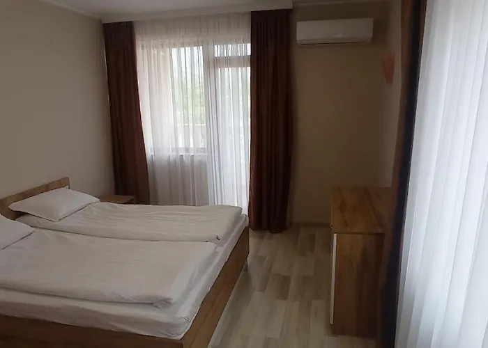 хотел-ресторант русаков * Szandanszki